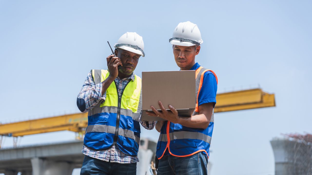 Zasady BHP stosowane podczas pracy na budowie.